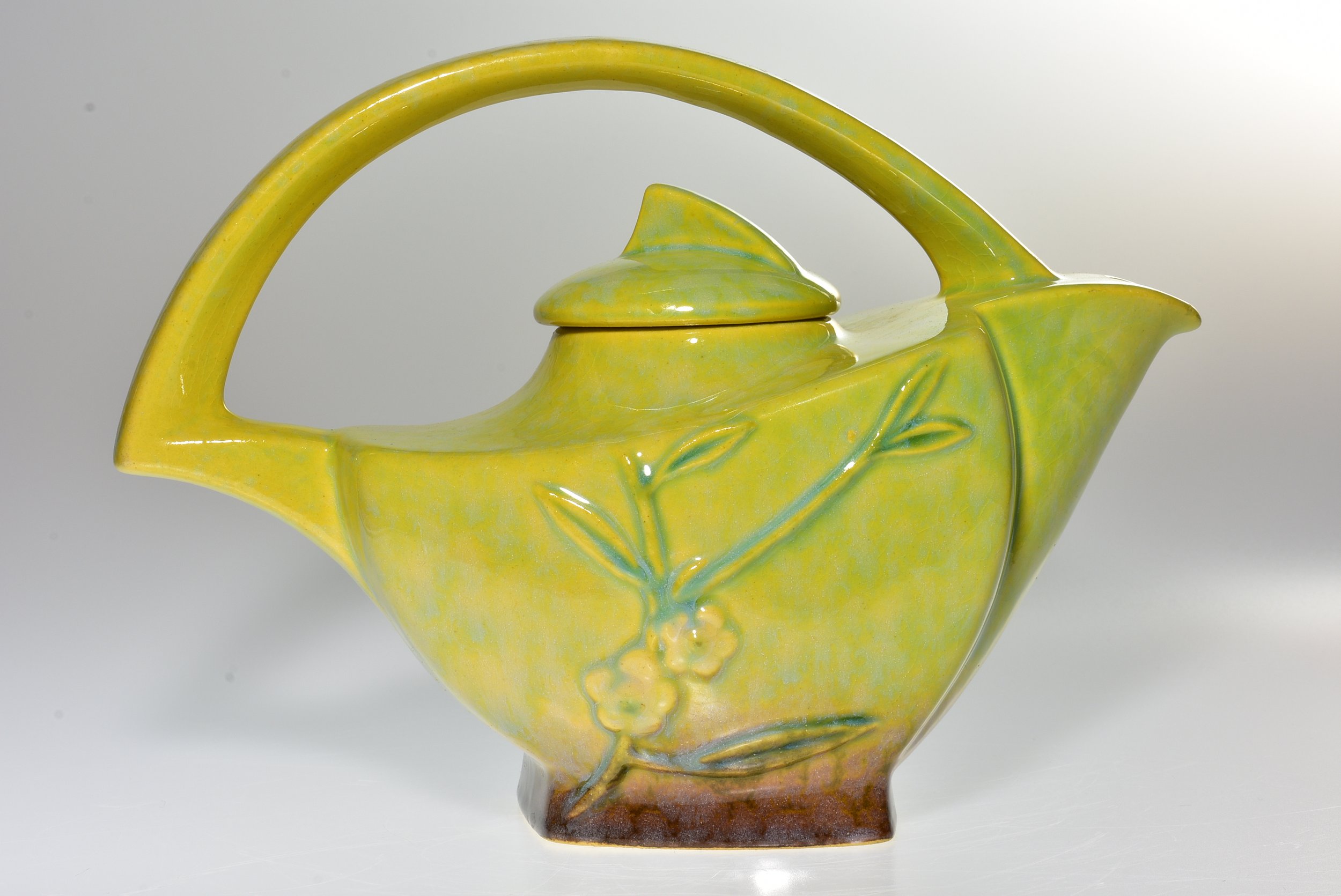 Roseville Pottery 1948 Chartruese Wincraft Teapot #271P — The 
