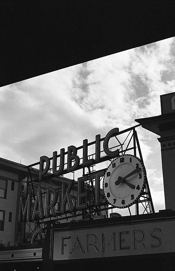 S Lawhorne Photography-Pike_Place-Sign Market.jpg