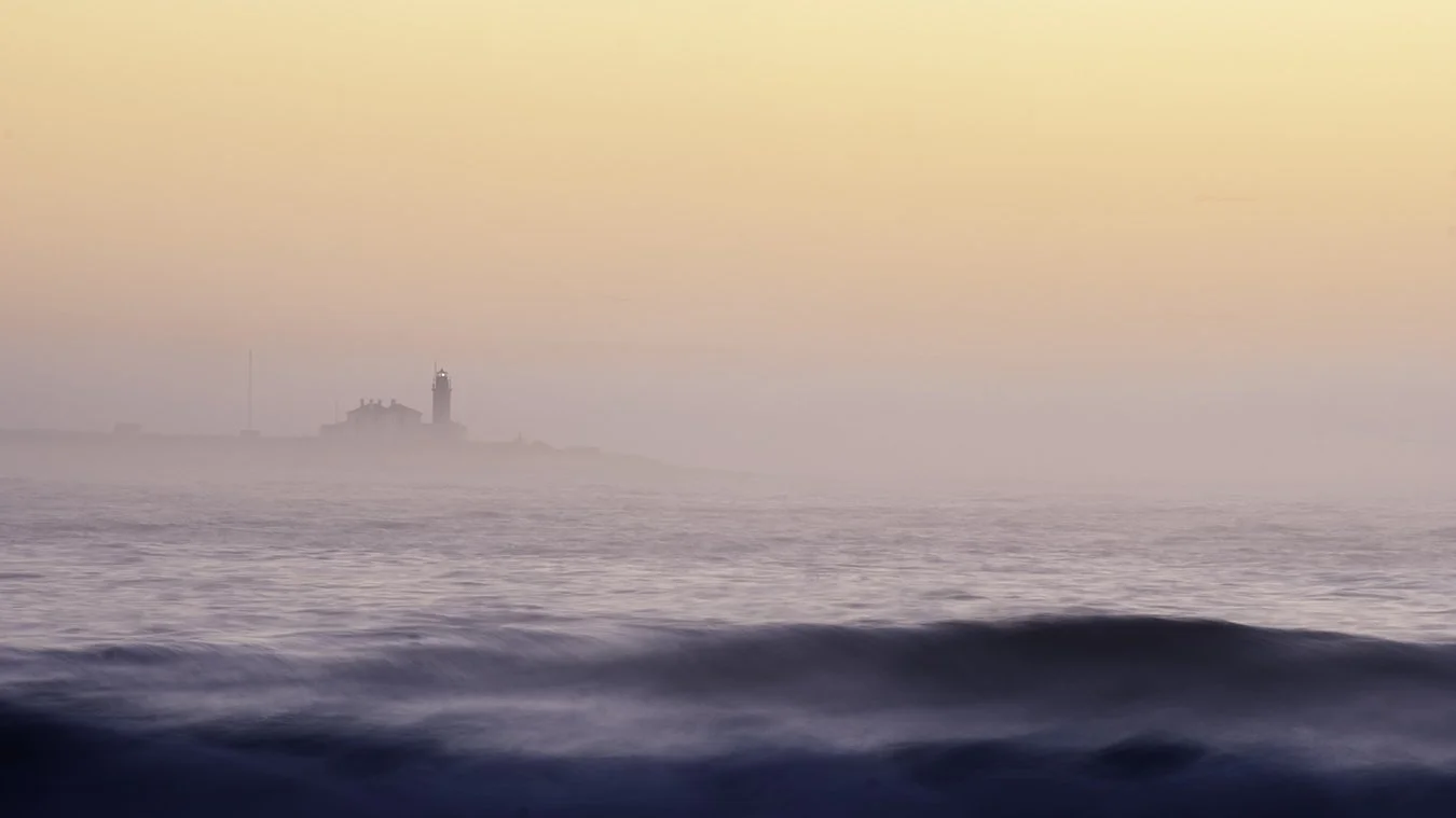 S Lawhorne Photography | Beavertail-Lighthouse-Misty-morning-sunrise-jamestown.jpg