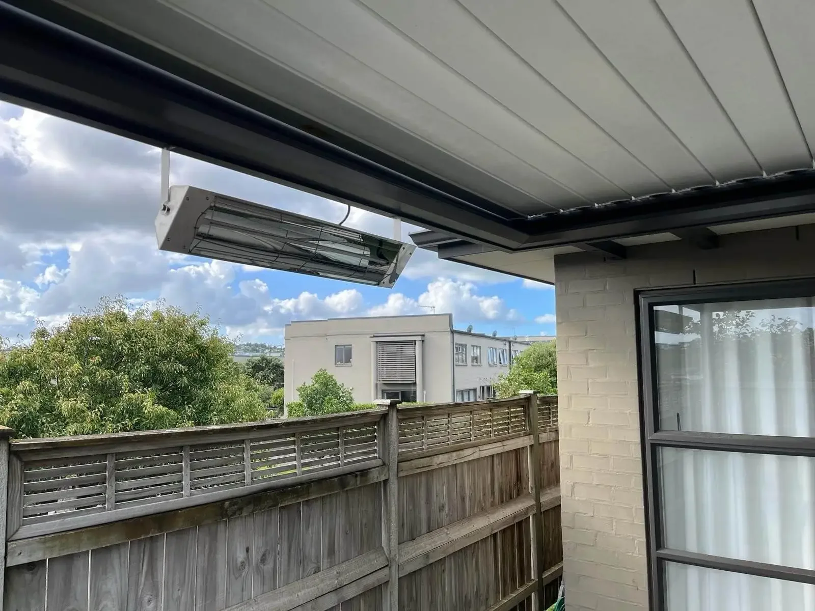 Small-I-24-Installed-Under-Louvres