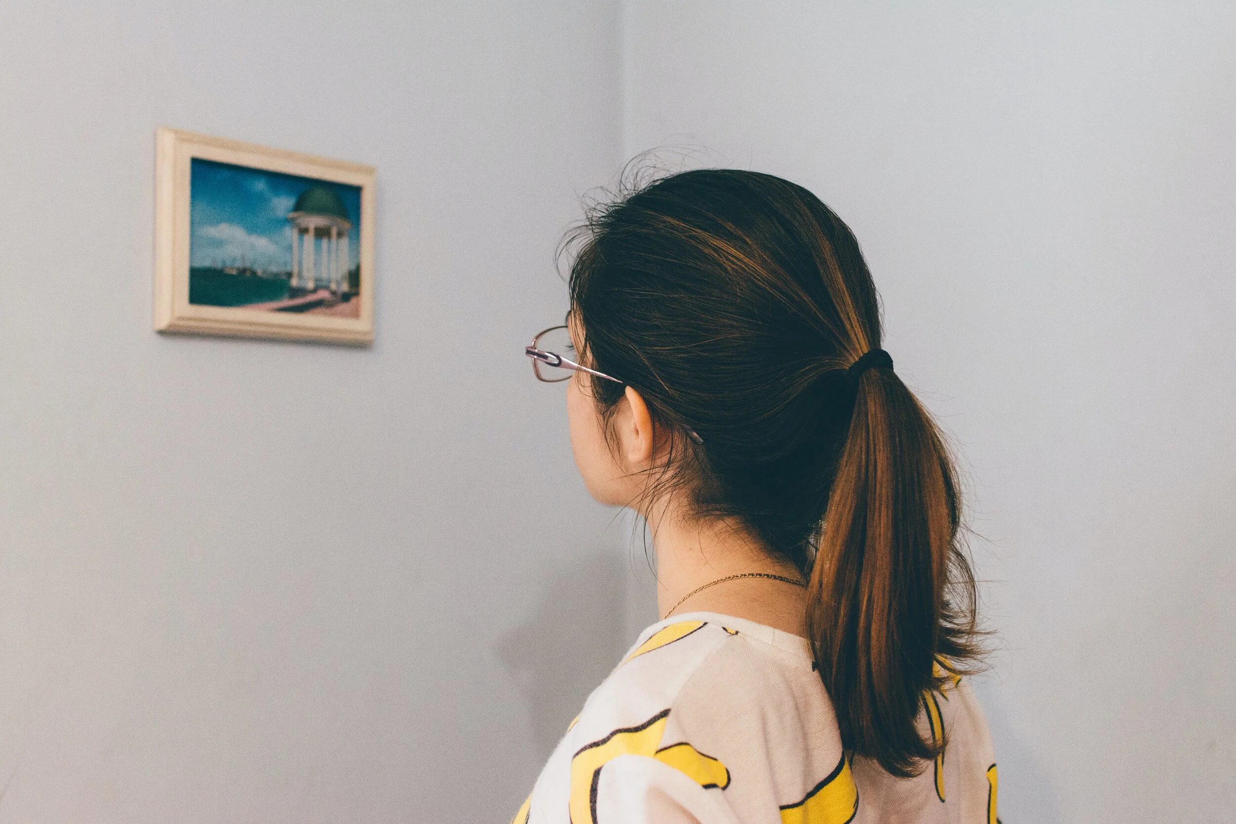  Looking at art, by Rodian Kutsaev 
