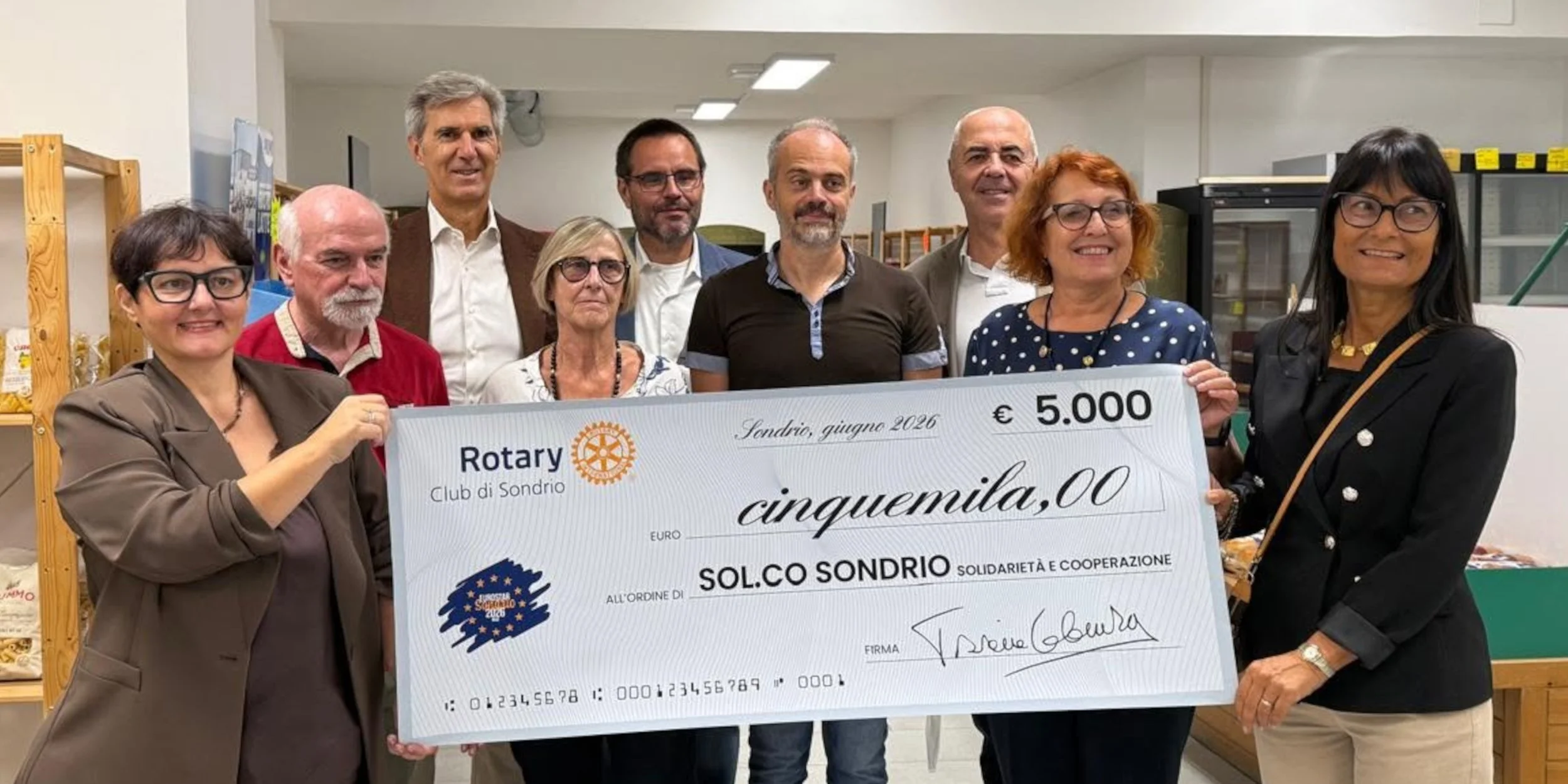 La donazione del Rotary Club all’Emporio Solidale di Sondrio