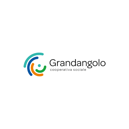 Logo della cooperativa sociale Grandangolo con un'icona colorata e il testo 'Grandangolo cooperativa sociale'.