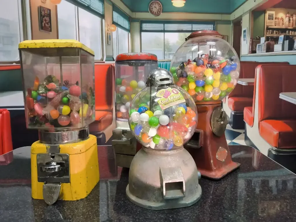 Candy Gumball Machine small (retro).webp