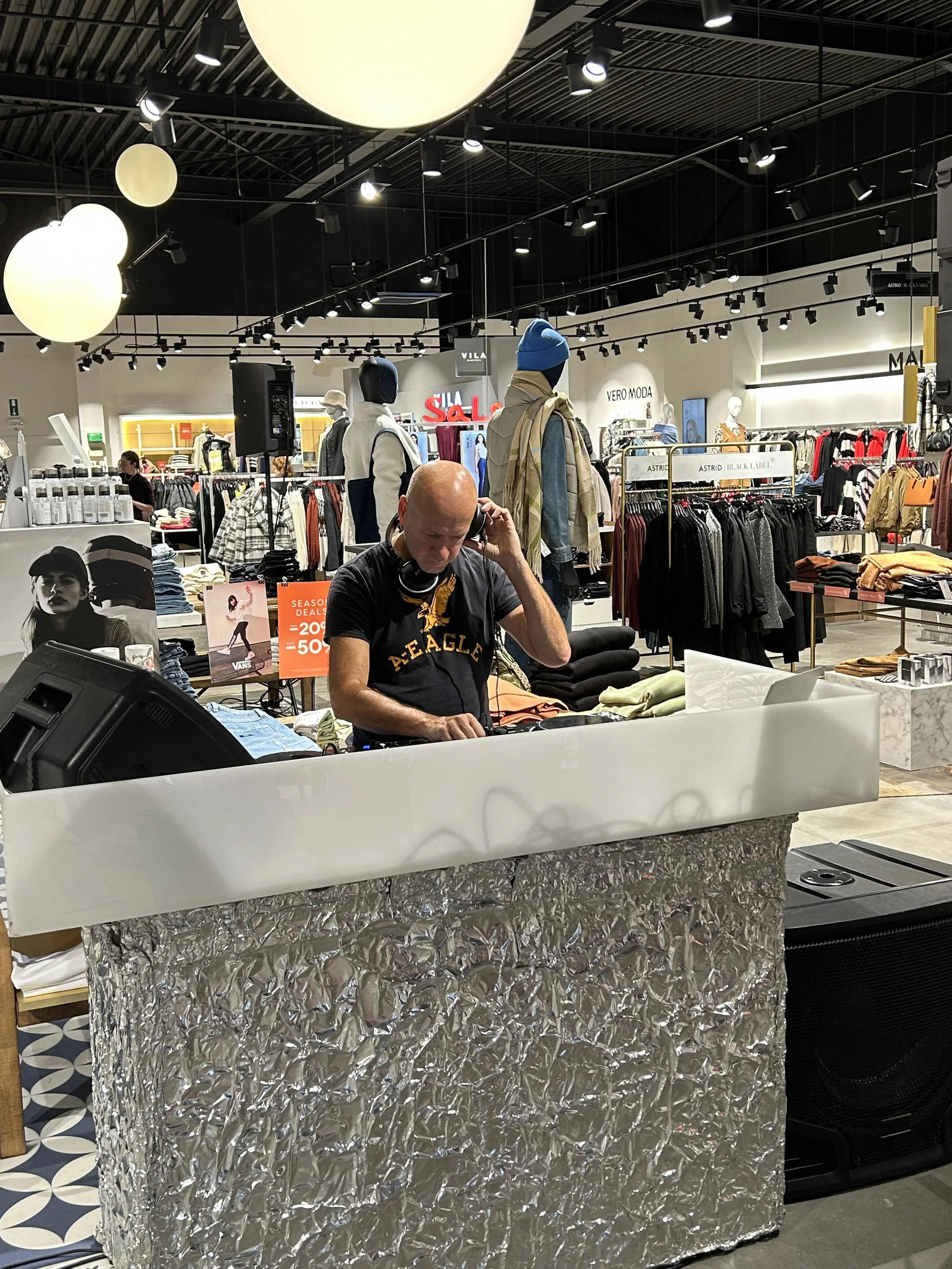 Alushape dj booth1.jpeg