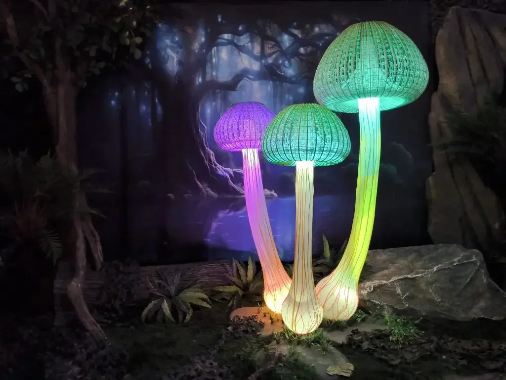 Mushroom  Medium wth. Lights  220v.webp