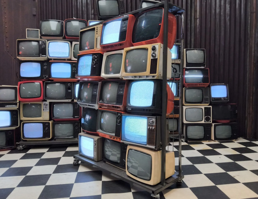 tv beeld muurtje.png