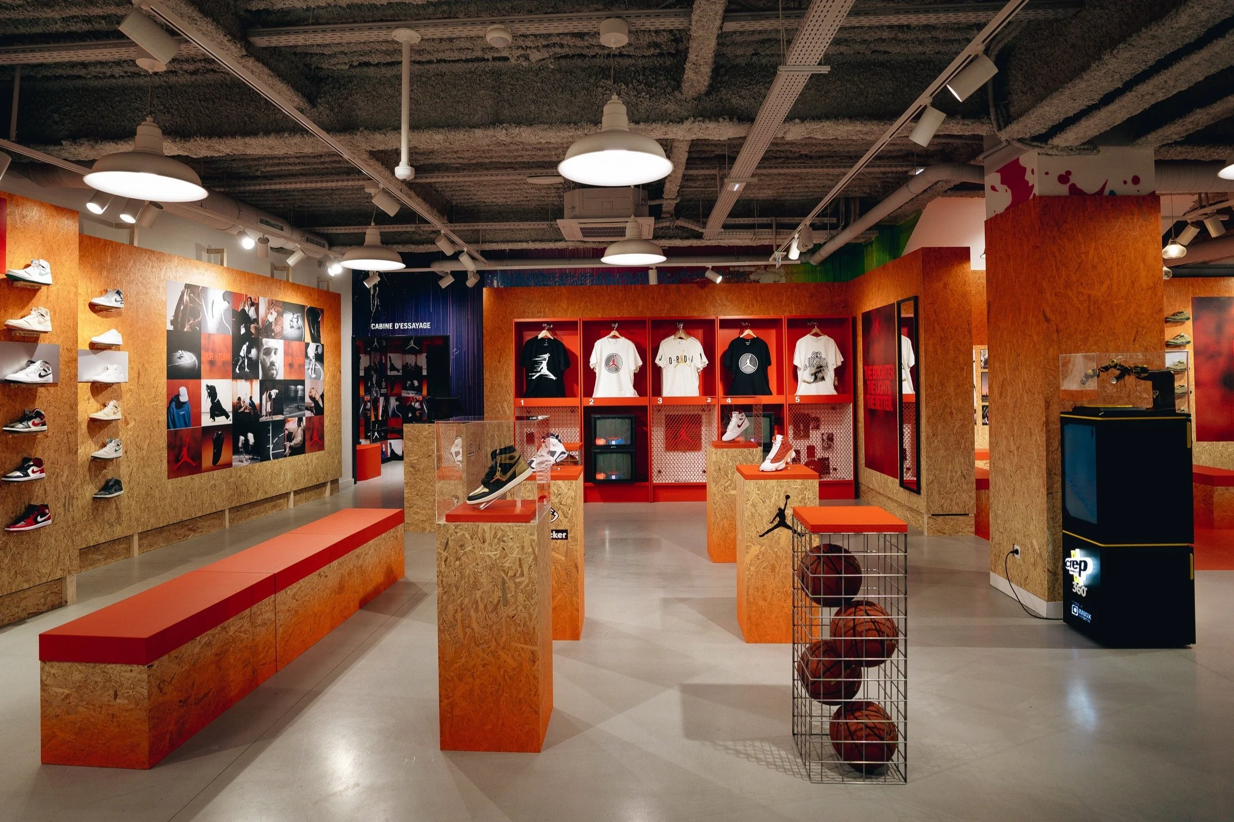 Nike <br/> Transforming Foot Locker Barbès into an Immersive Jumpman 23 Store.