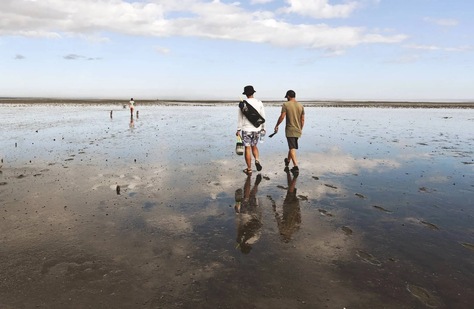 bay walk- Shuhei Eoin Rahel.e.jpg