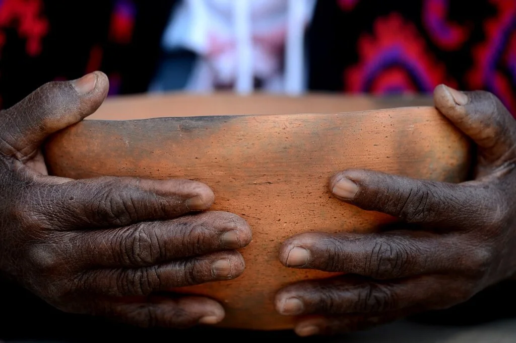 ©Libumba_Georginas hands.e.jpg