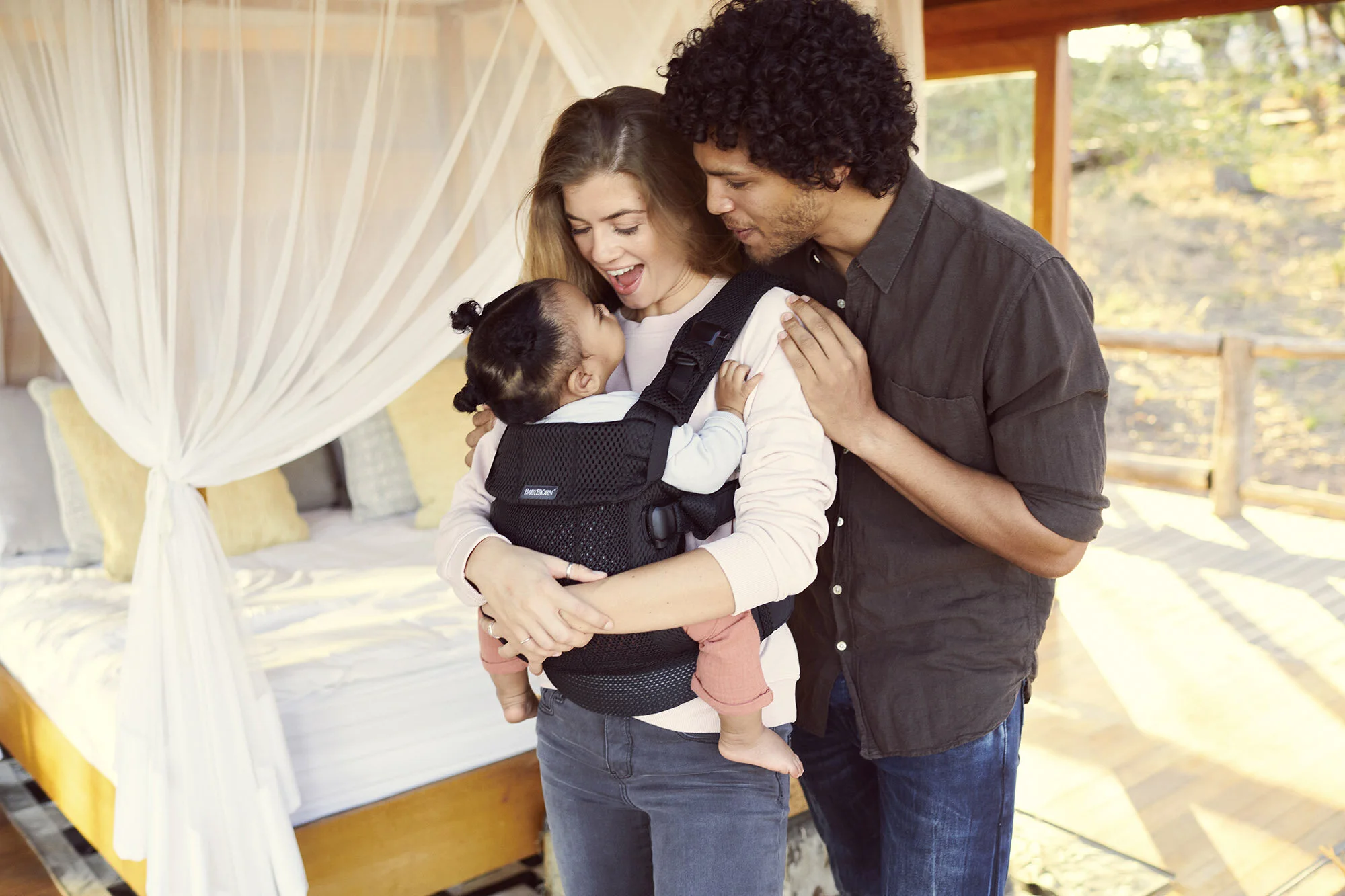 20-0092_Pink_carrier_mom_front_19957_V02.jpg