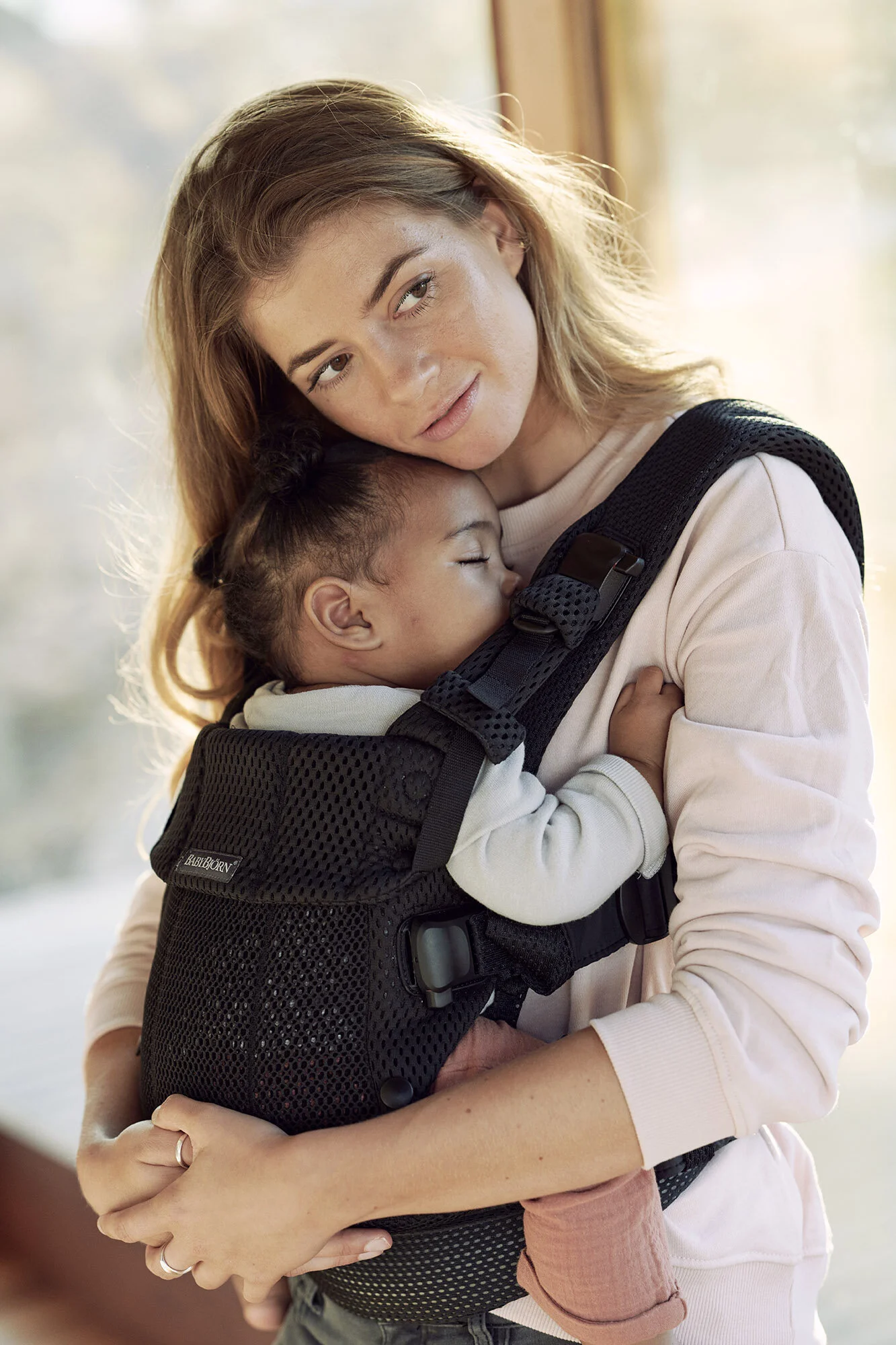 20-0092_Pink_carrier_mom_front_20460_V02.jpg