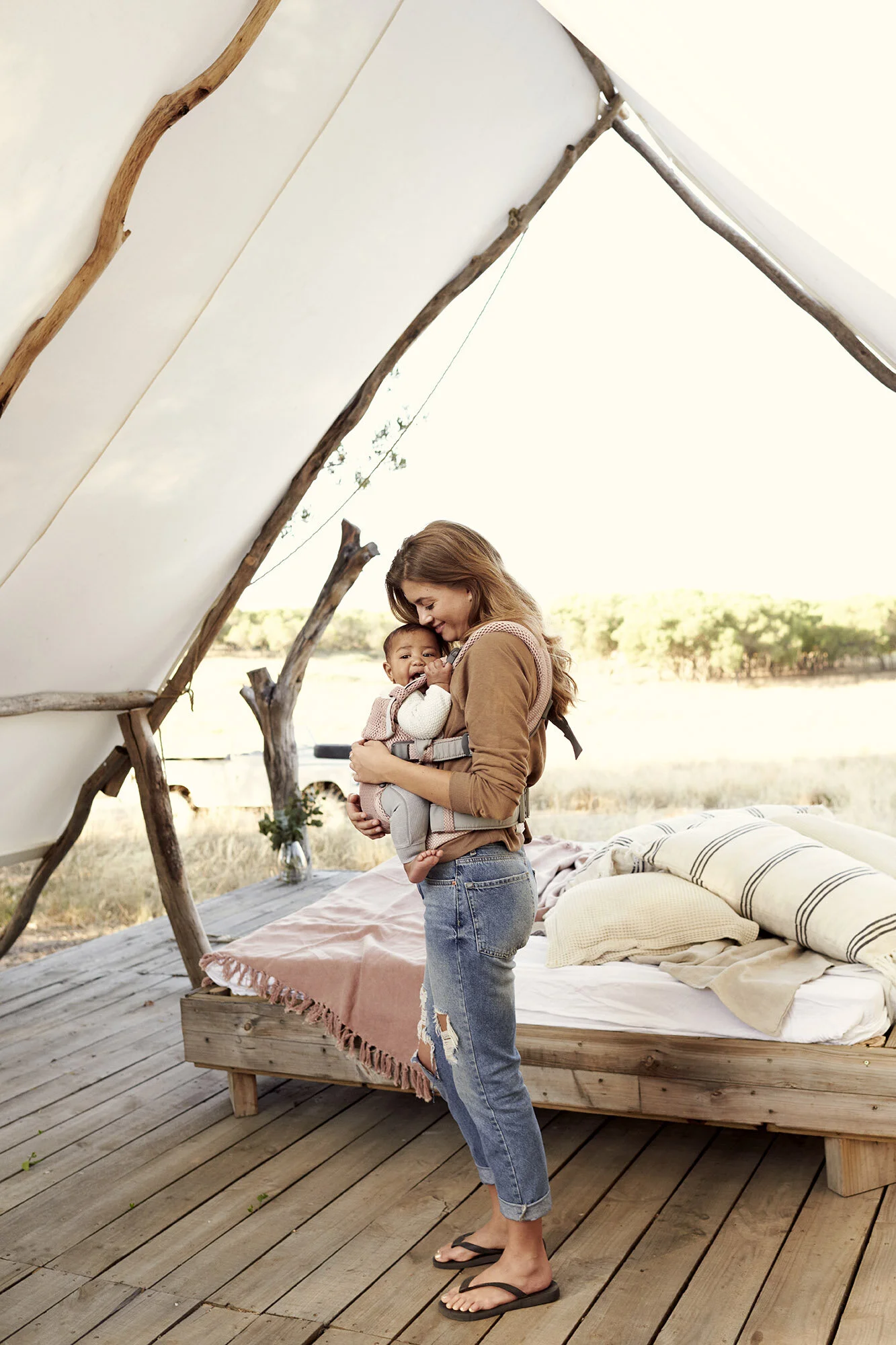 20-0092_Pink_carrier_mom_front_inwards_0285_V02.jpg
