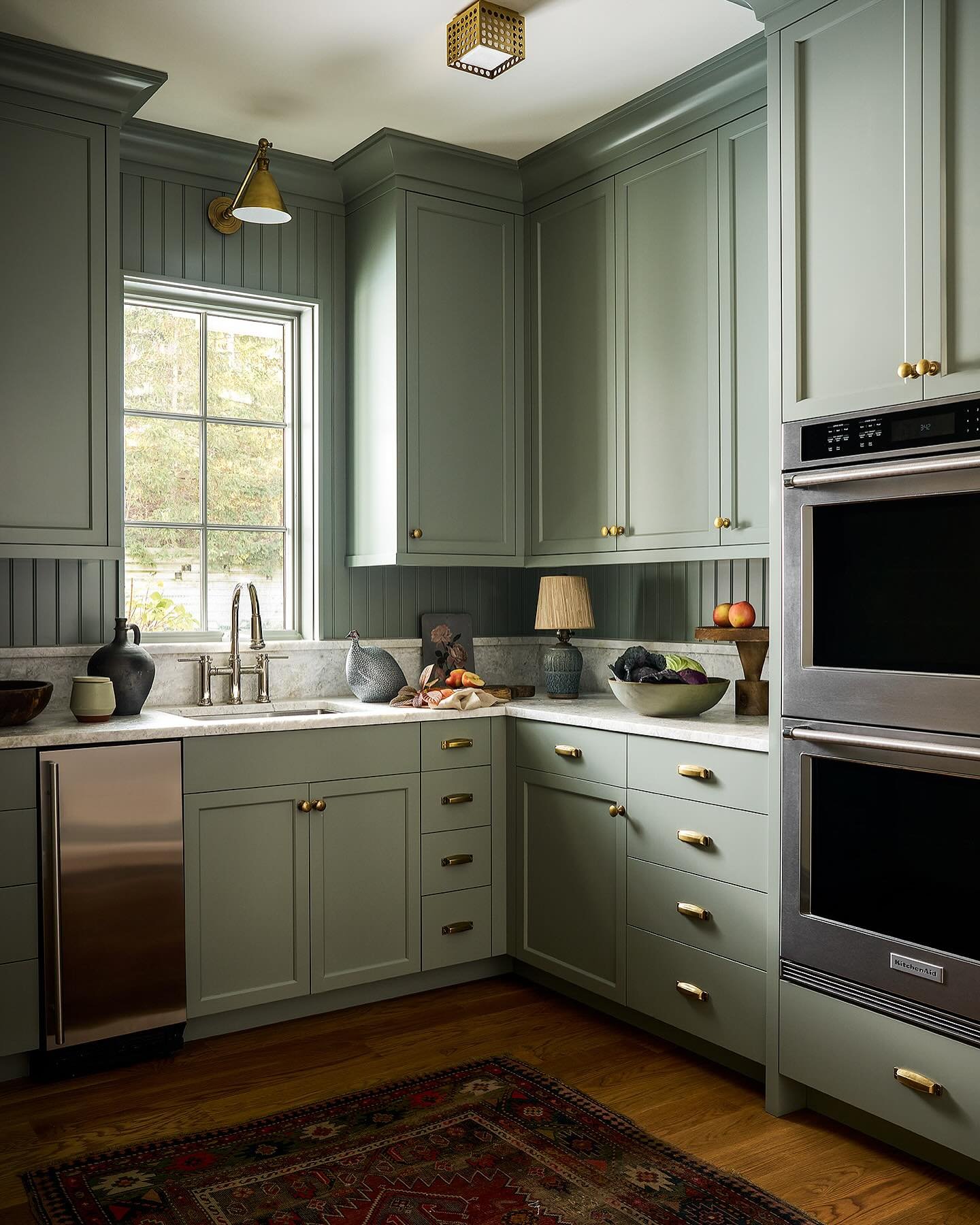 Going green on St. Patrick&rsquo;s Day with this prep kitchen from our Lake Michigan Beach House Project. Love how this space turned out for our clients. 

#green #farrowandball #prepkithcen #secondarykitchen #scullery #beachhouse #lakemichigan #inte