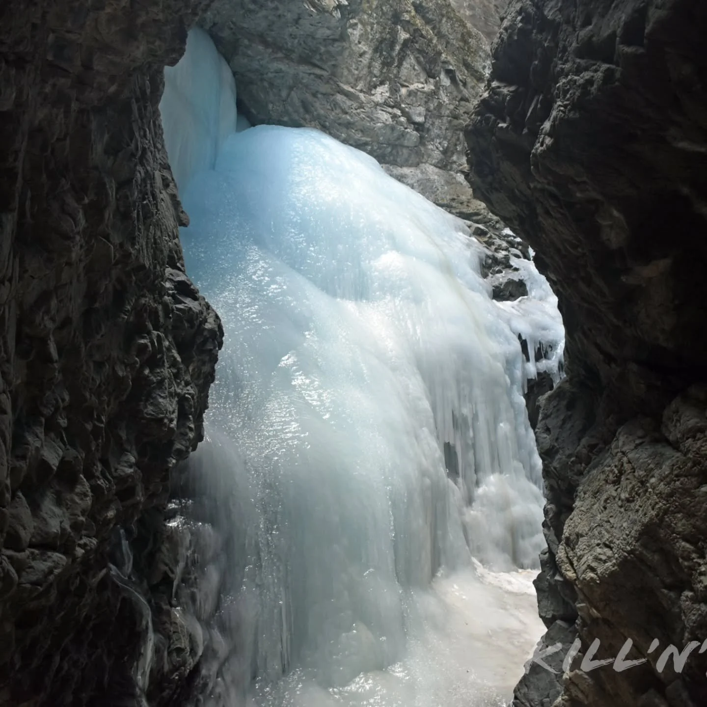 Beautiful ice formations and the walk in is a blast

#zapatafalls #waterfall #frozen #ice #cool #cold