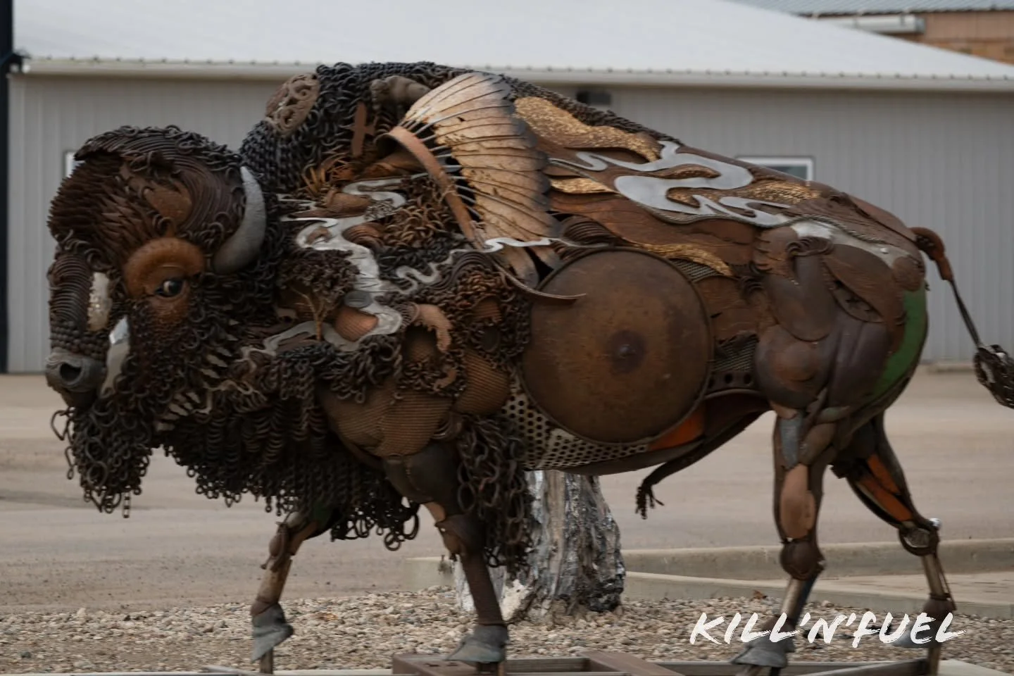 Incredible detail on this roadside sculpture.

#metalart #sculpture #roadsideattraction