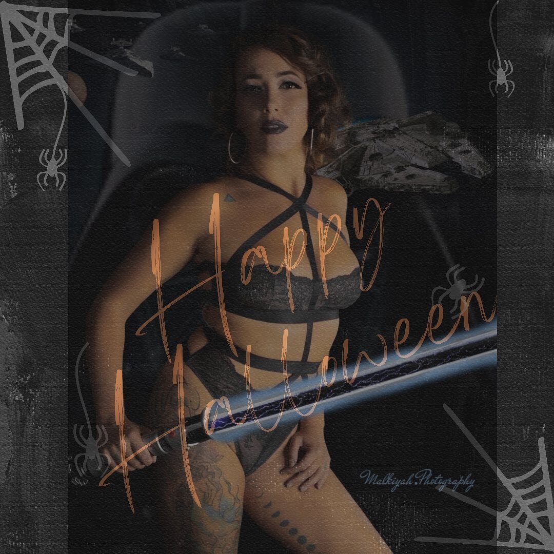 Happy Halloween 🎃

As the veils thin, send out your intention, your desires, your wishes. Tap into your magical self and power. 

Fight off anything that is standing in your way. 

And destroy it. 

.
.
.
#darkfeminine