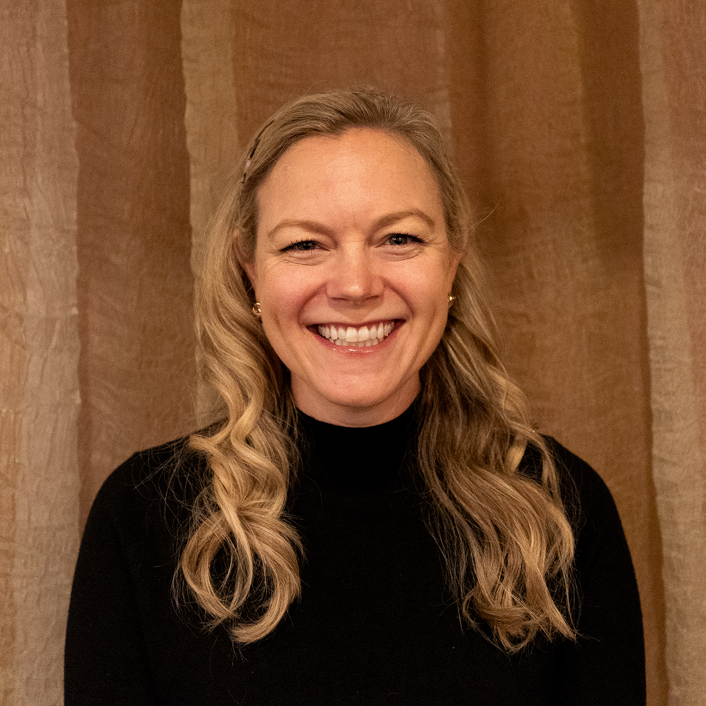 Erin Schneider Headshot