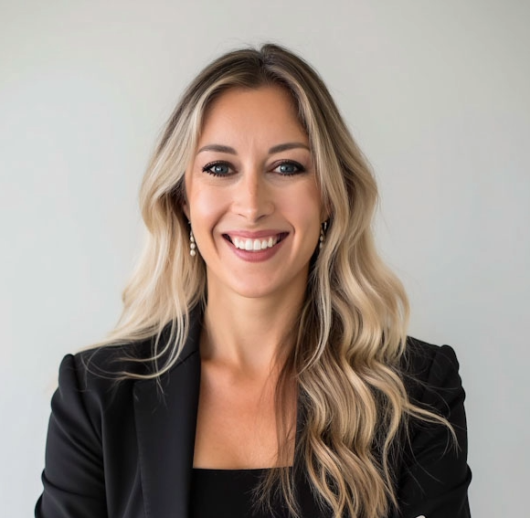 Lyndsey Pond Headshot