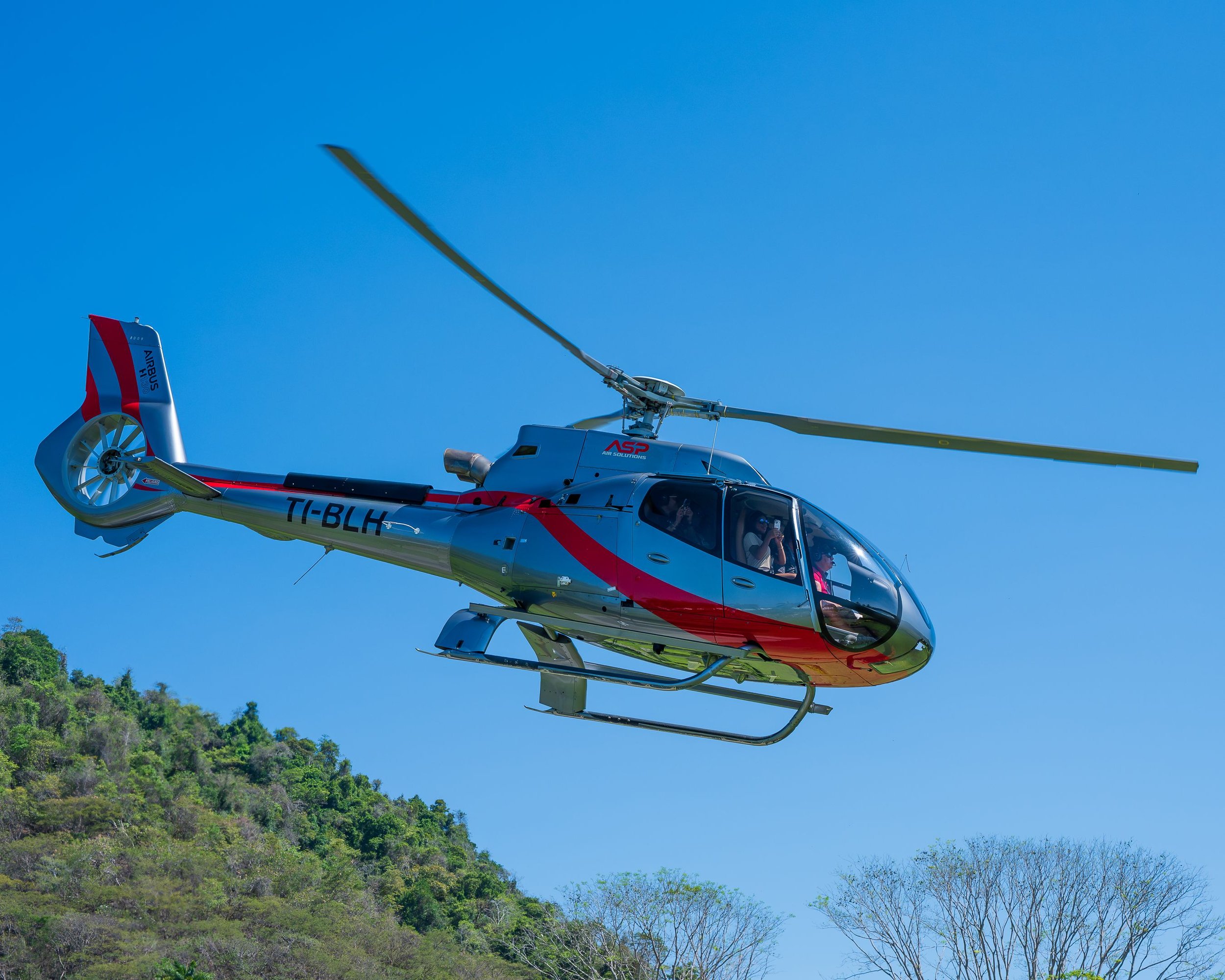 Book A Helicopter From The Airport To Los Sueños