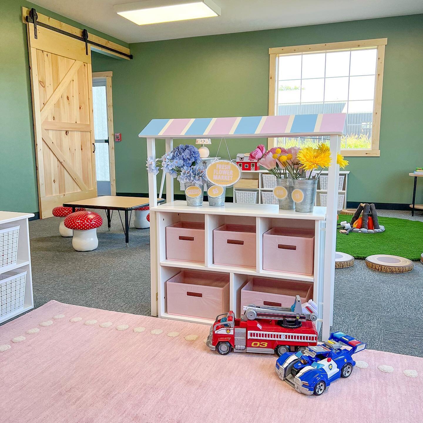 PRE - KINDERGARTEN PREP 
This class will spend the most time learning and exploring in our outdoors spaces, so their classroom was designed with NATURE in mind! 🍃