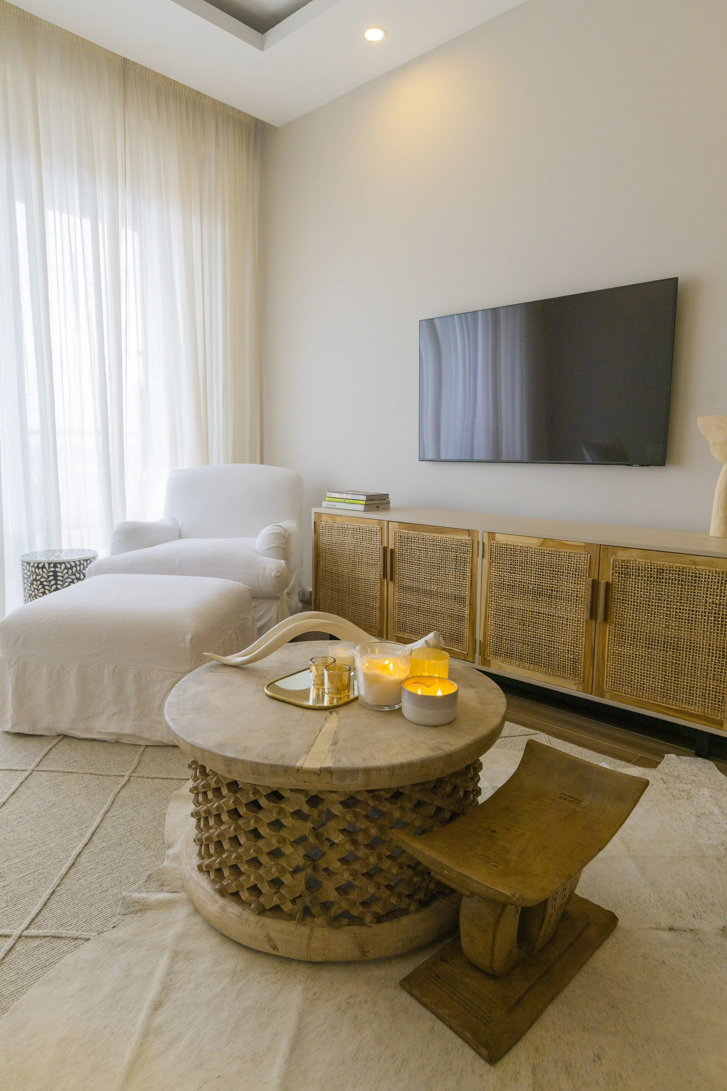 ANNA’S RESIDENCE – URBAN HILLS APARTMENTS – LIVING ROOM 