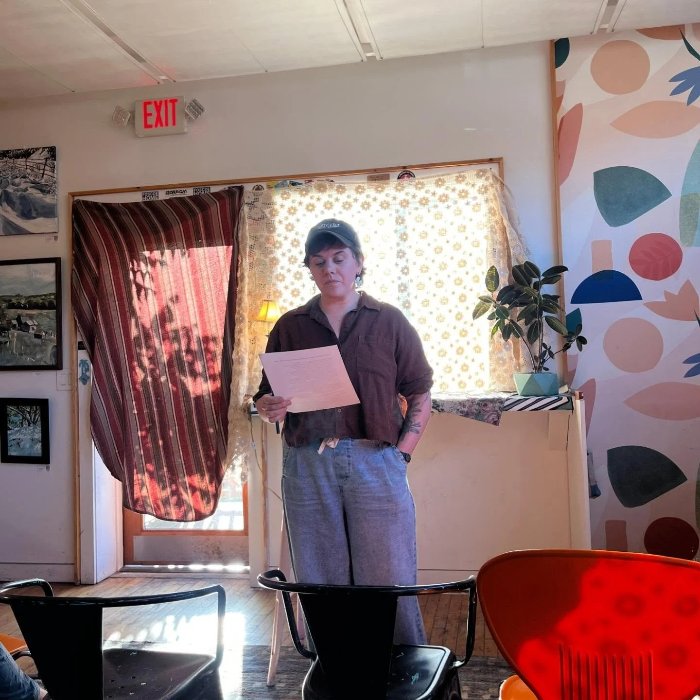 Lovely time reading and listening to poems with folks @wildwoodcommunitymarket . Thanks @anniejwoodford for the picture &amp; for always being a real one. Still thinkin' about your poem 💞 💇🏼&zwj;♀️