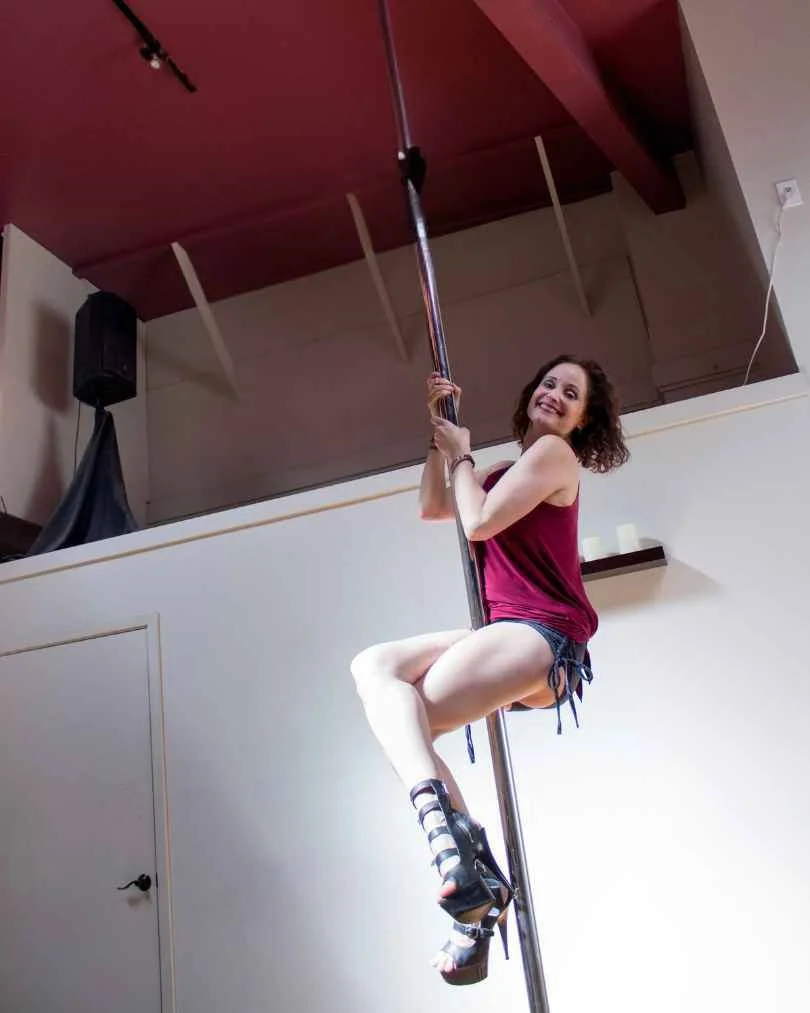 Women's only pole dance studio owner and pole dance teacher in pole sit. S Factor, sensual feminine practice 