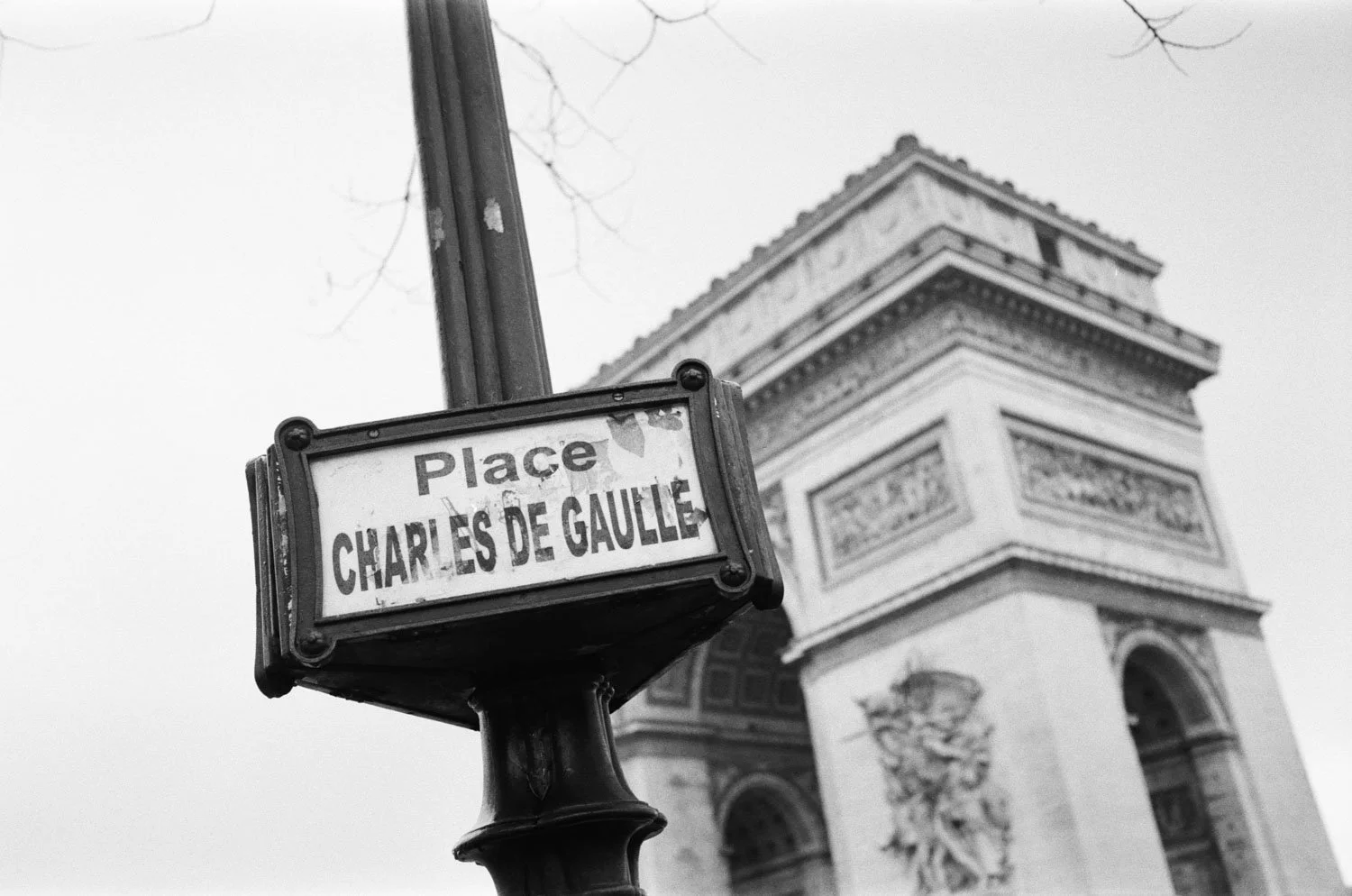 L'arc de Triomphe à Paris beim Place Charles De Gaulle