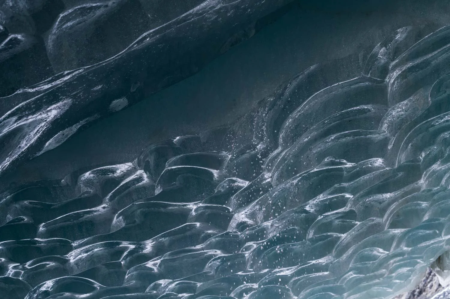 Gewölbe aus Eis im Gletscher