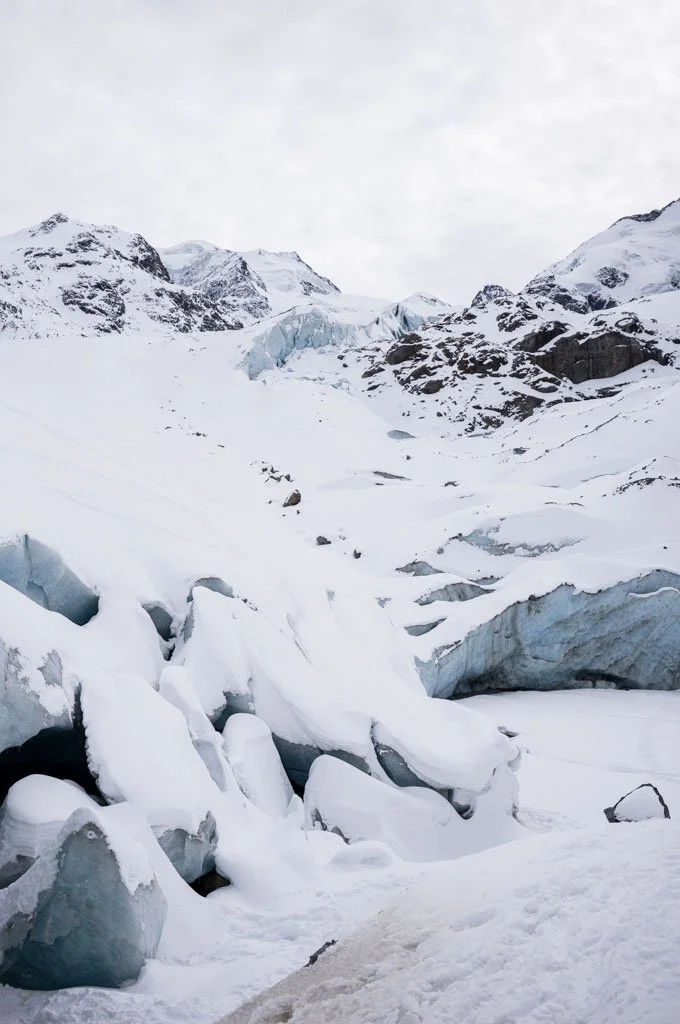 Auf dem Morteratsch Gletscher mit Sicht auf den Piz Palü