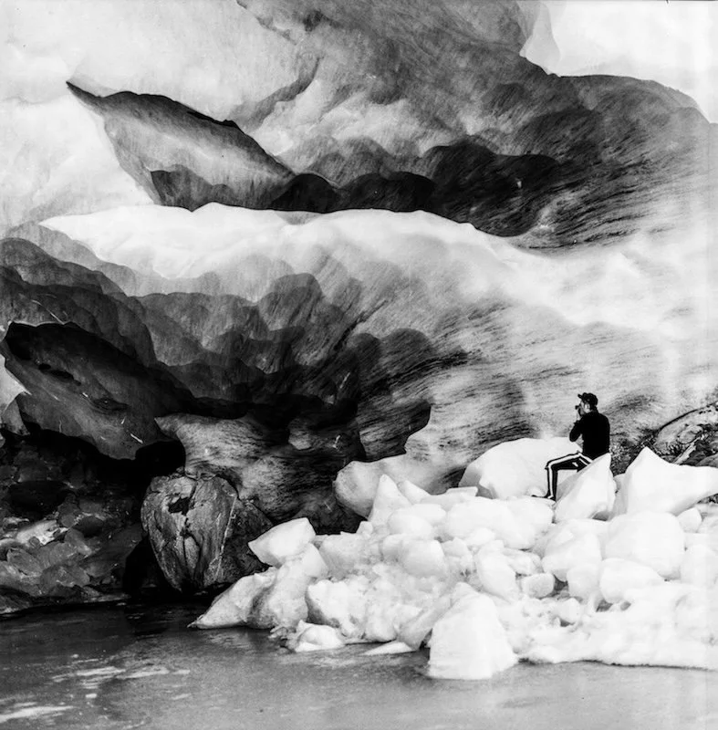 Frédéric Diserens fotografier mit seiner Leica Eishöhlen auf dem Morteratsch Gletscher