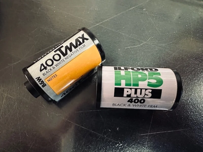 Analog Filmrollen von Kodak und Ilford