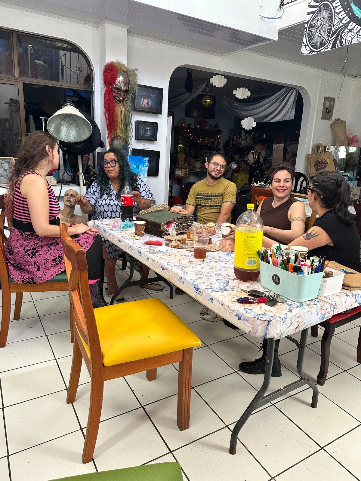 Visita a La Calle de Avignon, estudio de Mat Kar, con Camila Caris, Centro de Encuentros Culturales (GT)