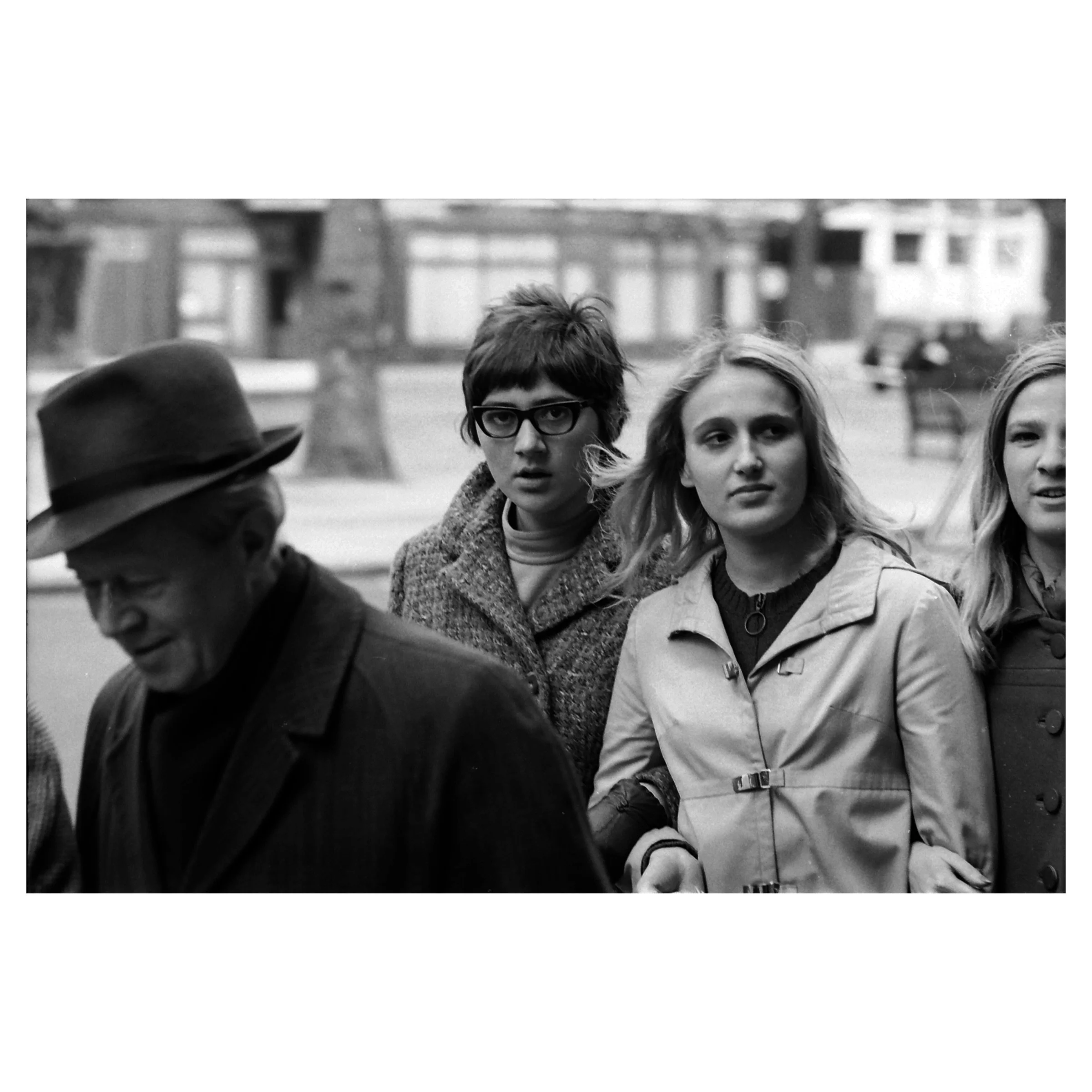 Shopping, London, 1966 © Michael Ansell