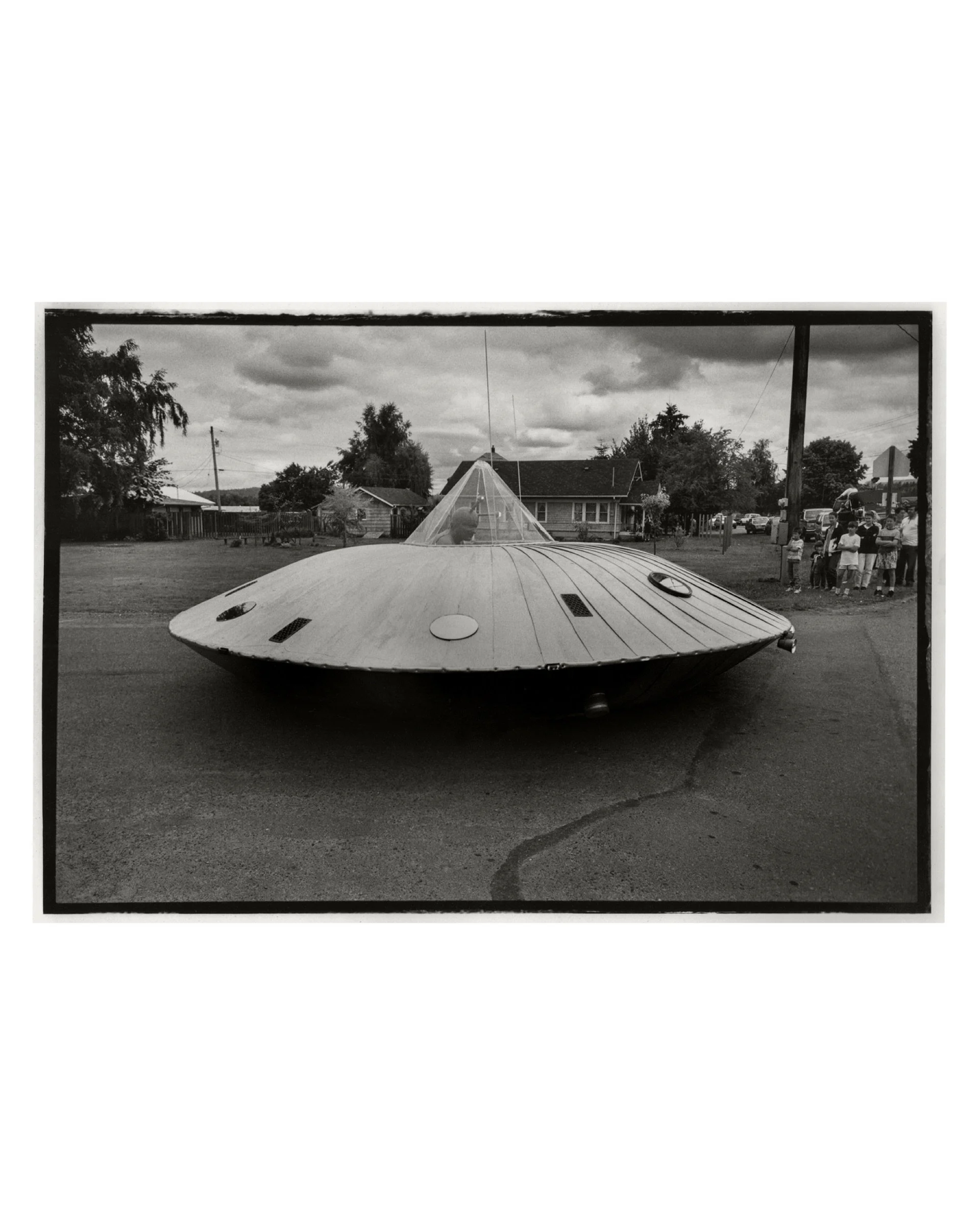 UFO at the The Fourth of July Parade, Carnation, WA, 1994 © Saul Bromberger & Sandra Hoover