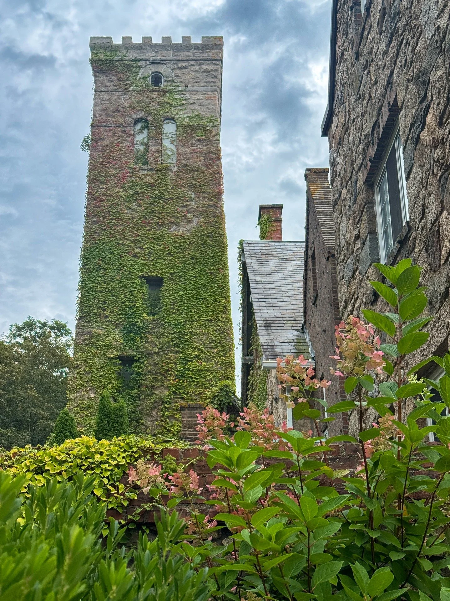 🏰✨ MBS faculty are back on campus! Hazard Castle feels alive as our community gathers to prepare for the year ahead. There&rsquo;s nothing like this time of year&mdash;when the energy builds, the grounds shine, and the excitement grows for our stude
