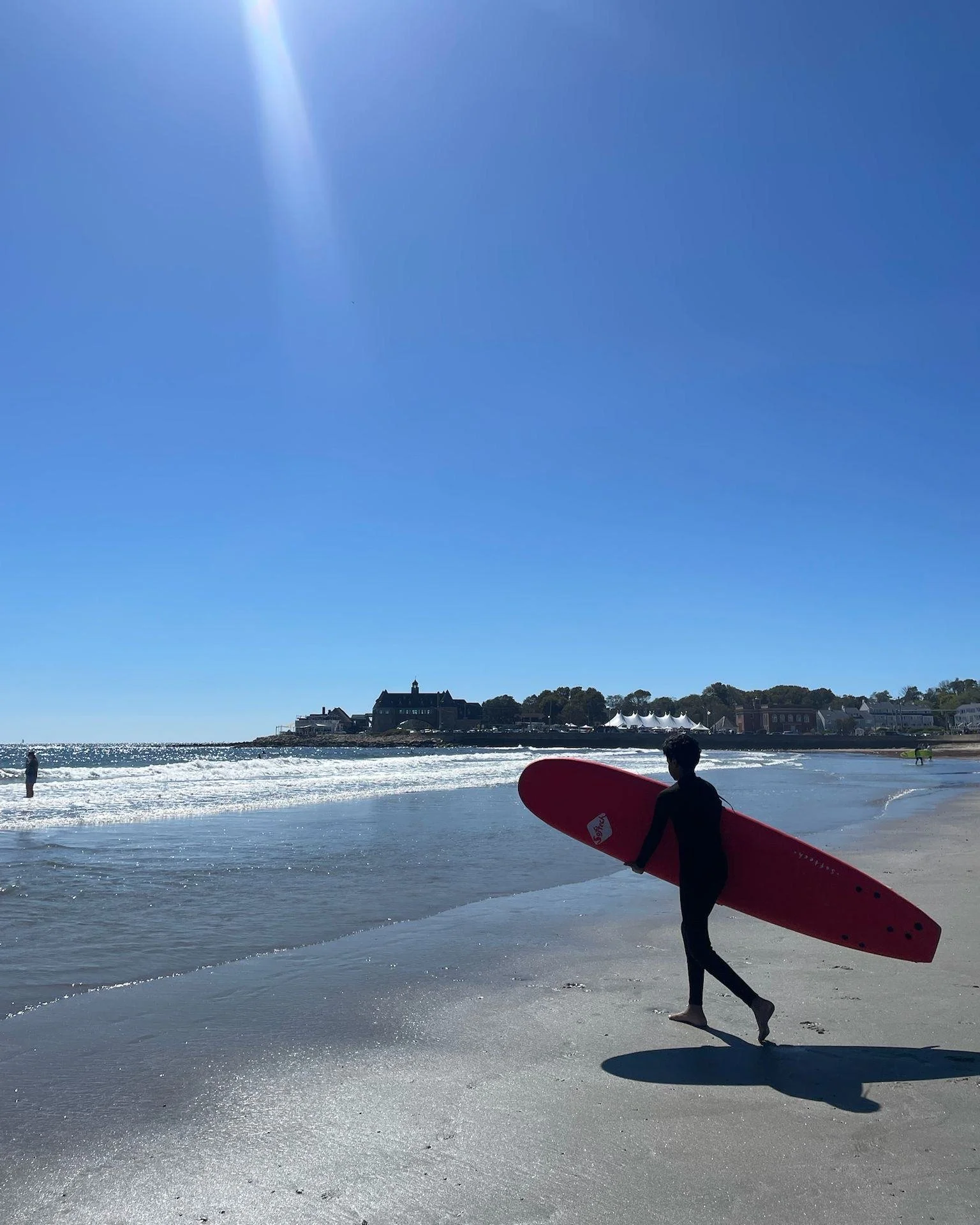 Surf&rsquo;s up at MBS! 🌊🏄&zwj;♀️🏄&zwj;♂️ A top elective at Middlebridge, surfing gives students the chance to build new skills while enjoying Narragansett Beach &mdash; just steps from our coastal campus. #LifeAtMiddlebridge #BelongAndBecome