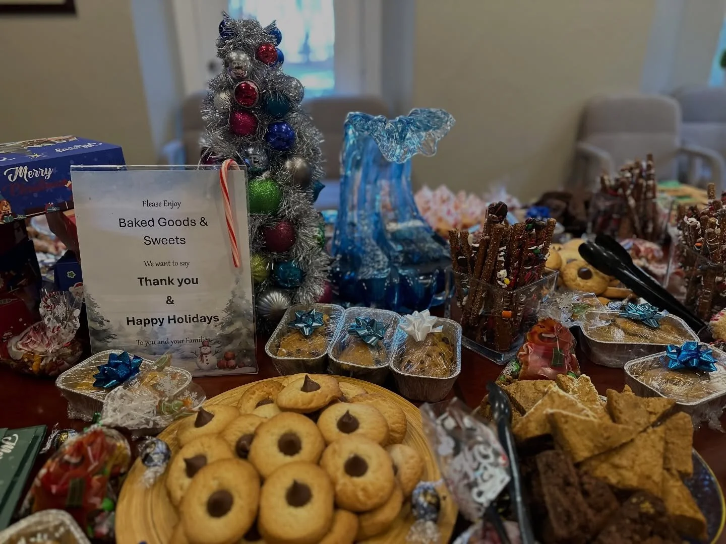 Faculty appreciation made sweeter thanks to our incredible MBS Kitchen Team &mdash; and endless gratitude to our faculty for everything they do to make Middlebridge feel like home. 🦉💙 #MiddlebridgeFamily #HappyHolidays #FacultyAppreciation