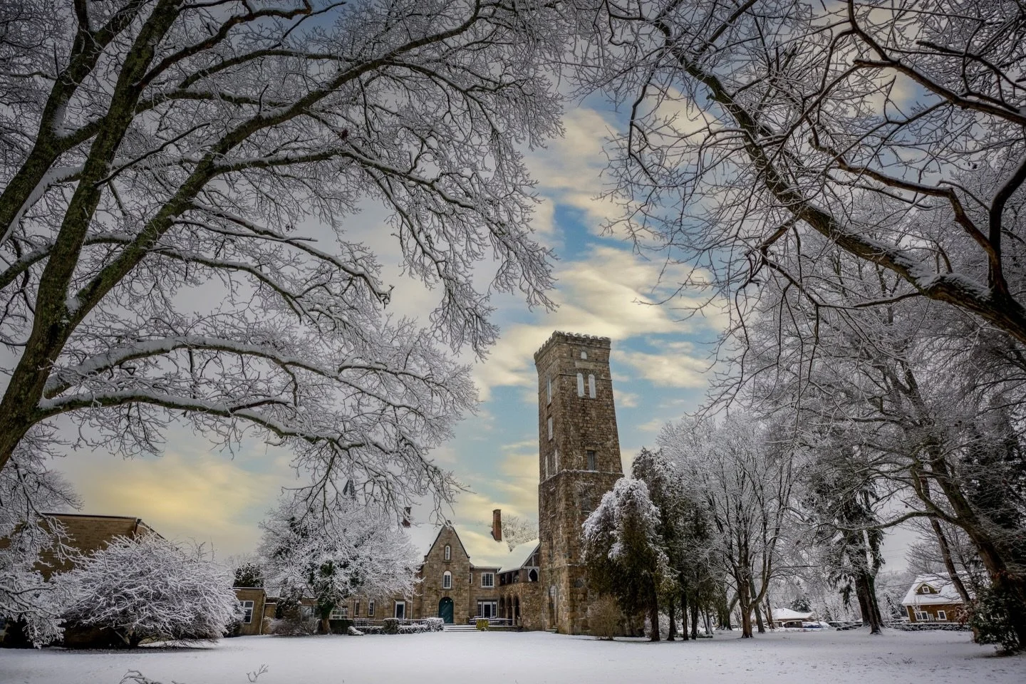 Snow-covered and standing still. Snowy paths, familiar views, a slower morning on campus. ❄️