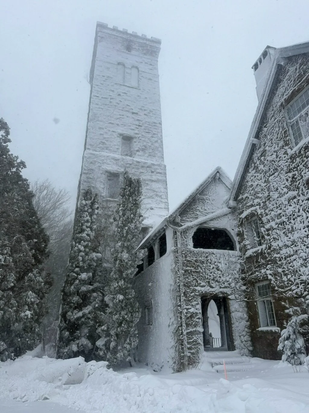 A true blizzard at Hazard Castle. ❄️🏰 Campus is quiet (for now), and winter is putting on a show.

#MiddlebridgeSchool #HazardCastle #BoardingSchoolLife #SnowDay