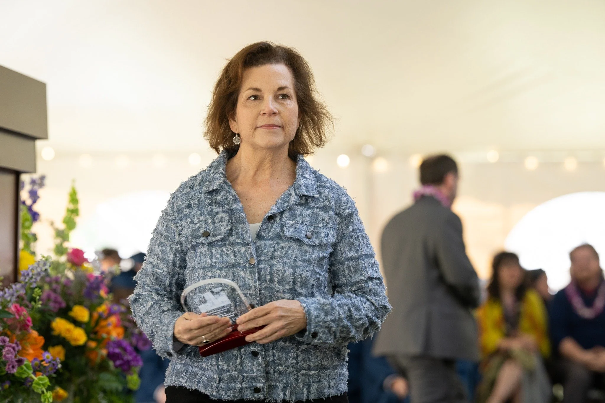 We were honored to present the 2026 Middlebridge Legacy Award to @animalrescueri, accepted by Executive Director Elizabeth Skrobisch, in recognition of their extraordinary partnership with Middlebridge School over the past 18 years. ARRI&rsquo;s comp