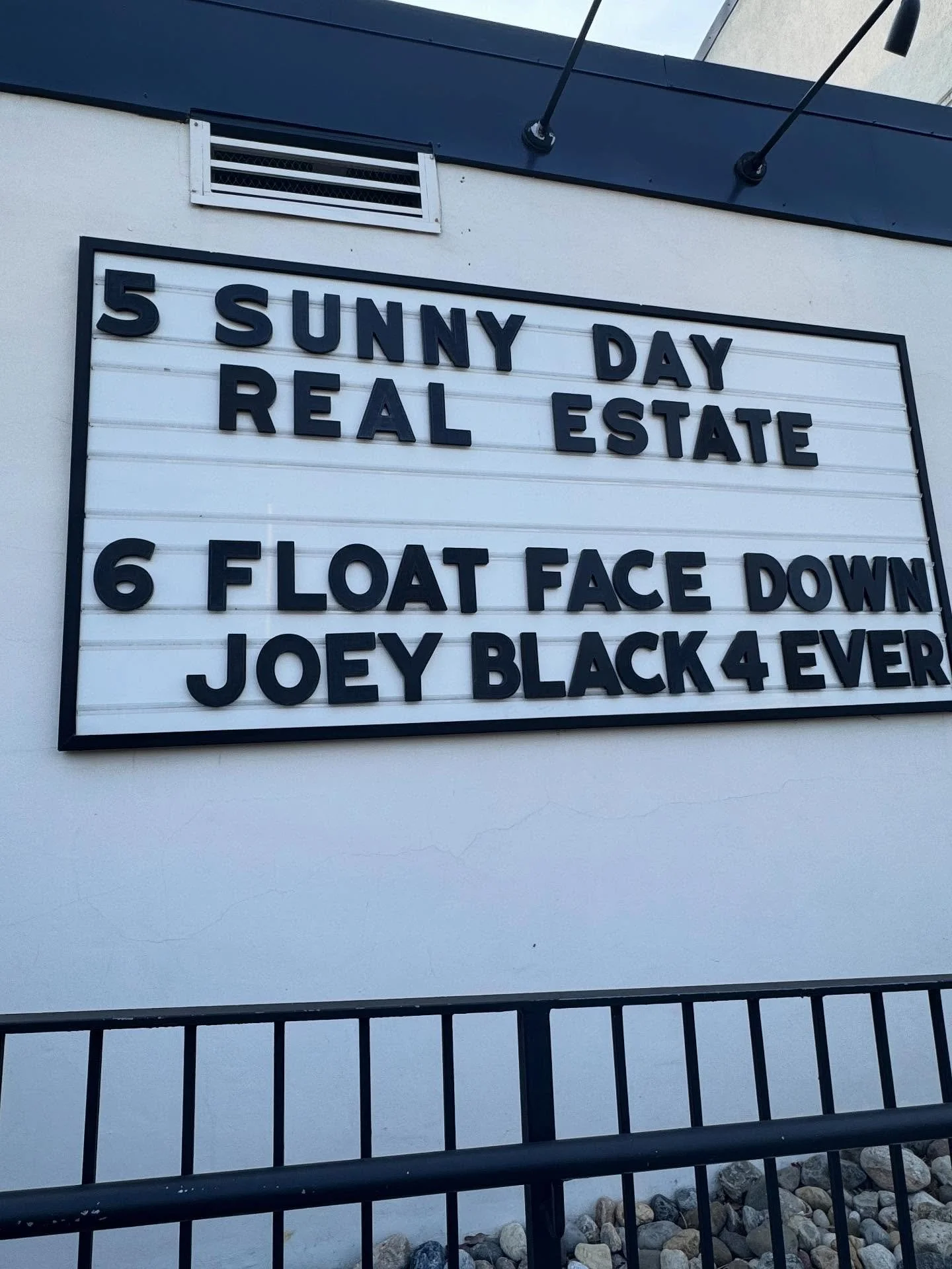 Another one of my favorite bands. I discovered Sunny Day Real Estate about 25 years ago &amp; seeing them multiple times throughout the past few years has been a real treat. @sunnydayrealestate #music #emo #indie
