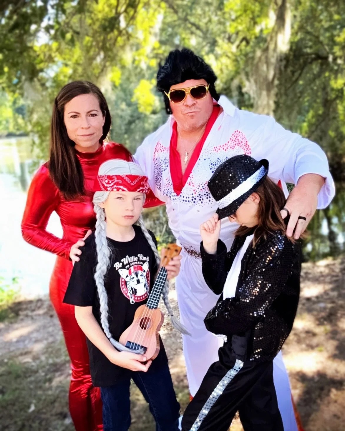 Ooops I did it again&hellip; such an iconic group this year! 🎶🎤 Happy Halloween!

I absolutely love my family for playing along!!

#halloween #happyhalloween #familycostumes #iconic #music #britney #elvis #willienelson #michaeljackson #adjustyourvi
