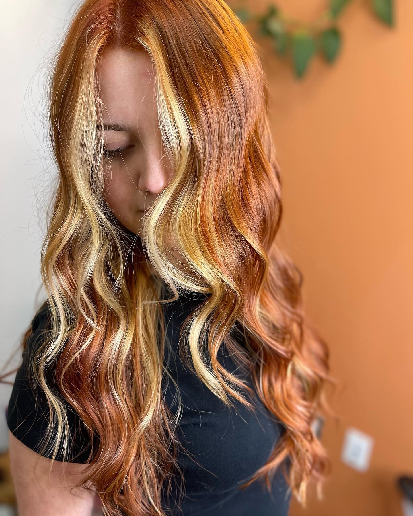 𝑐𝑜𝑙𝑜𝑟𝑠 𝑜𝑓 𝑡ℎ𝑒 𝑤𝑜𝑟𝑙𝑑..𝑺𝑷𝑰𝑪𝑬 𝑼𝑷  𝒀𝑶𝑼𝑹 𝑳𝑰𝑭𝑬!! 

color&amp;cut by: @destiny.frickx 

#davinescolor #davines #doseoffrickx #gingerhair #gingerspice #90shair #copper #lasvegasstylist #hairbydestinyfrickx