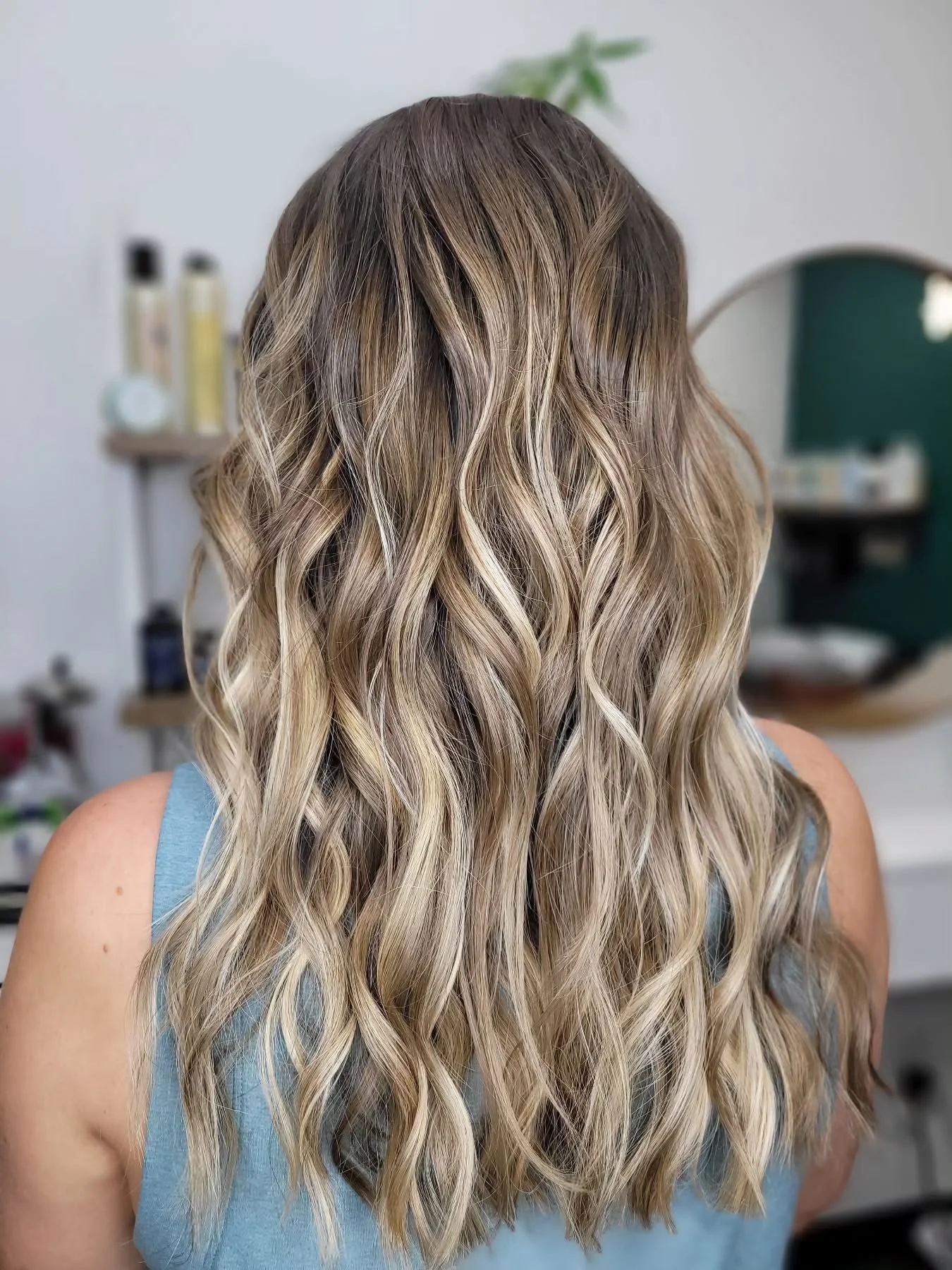 Seamless blend 

💛💛💛💛

#blonde #balayage #laavegashair #doseoffrickx