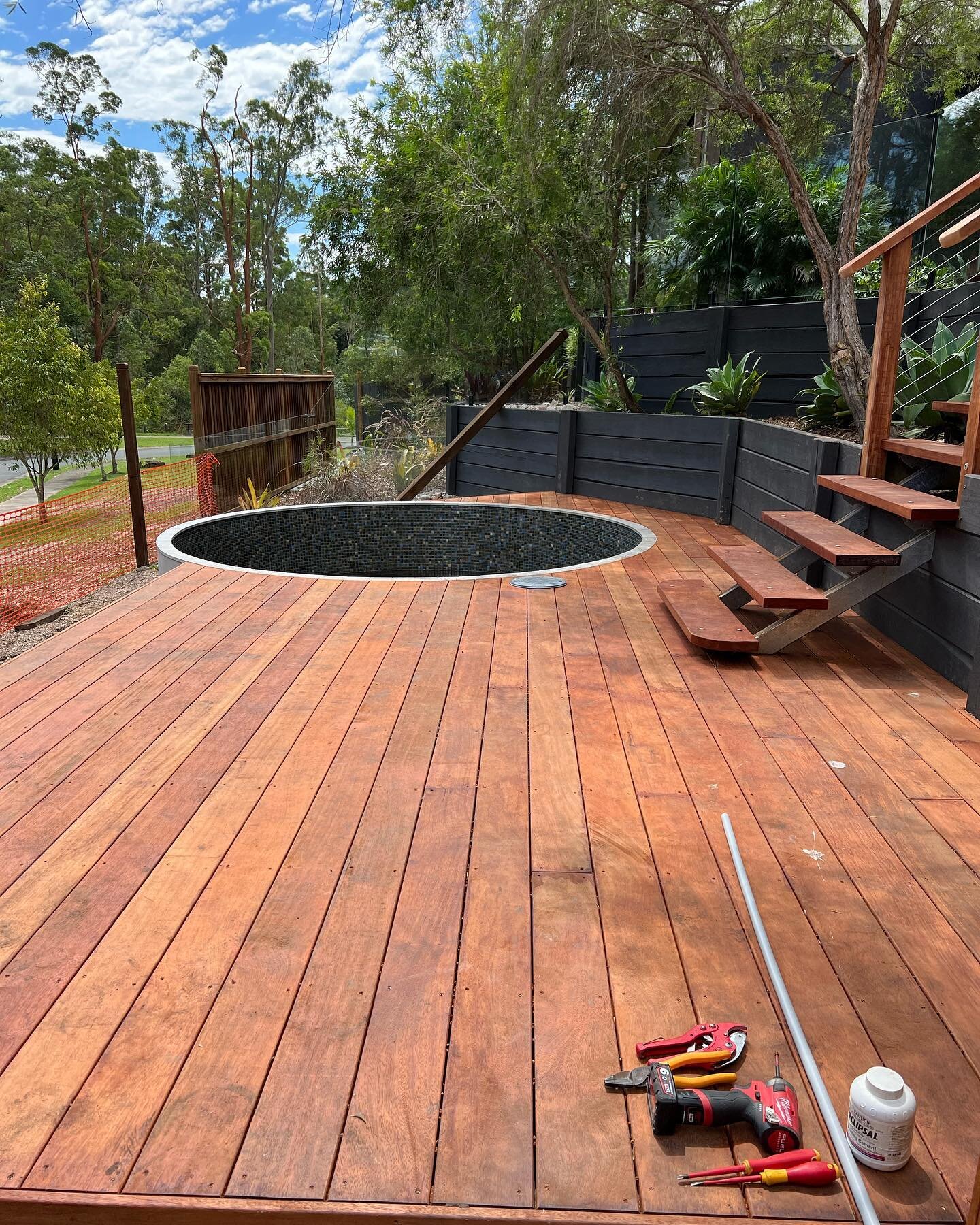Newly completed pool and deck ready to spend the rest of those hot sunny coast days⛱🏊🏻&zwj;♀️

We installed power for pool pumps, heater &amp; lights for this customer in Landsborough 👍

📲 0417 129 484 
📧info@templetonelectrical.com.au
💻www.tem