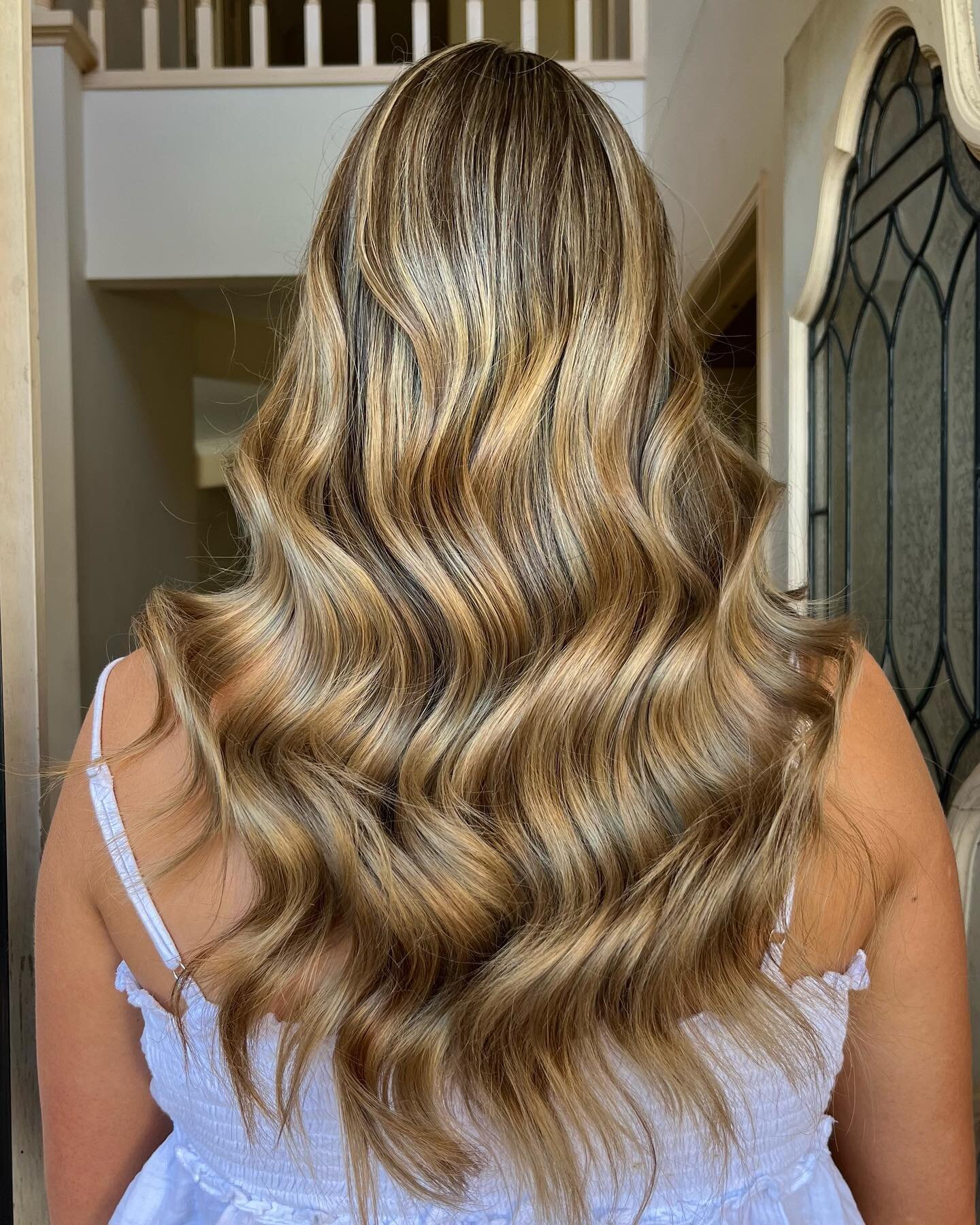 Delicious golden waves ❤️&zwj;🔥

Using my fave @kykhair mist-ique hair oil for that shine ✨ 

I&rsquo;m sooo slack with taking hair pikkies, posting this to hold myself accountable 🫡