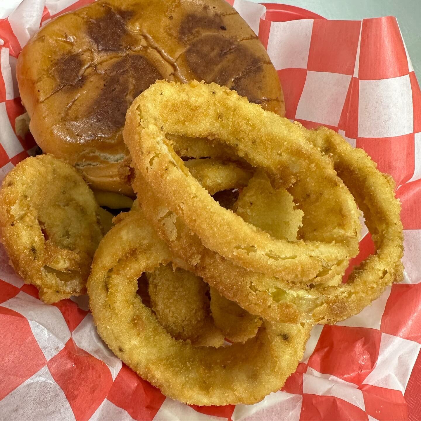 Homemade onion rings, breaded at each location daily! 😋 #vicksfamoushamburgers #homeoftheultimateburger #corpuschristi