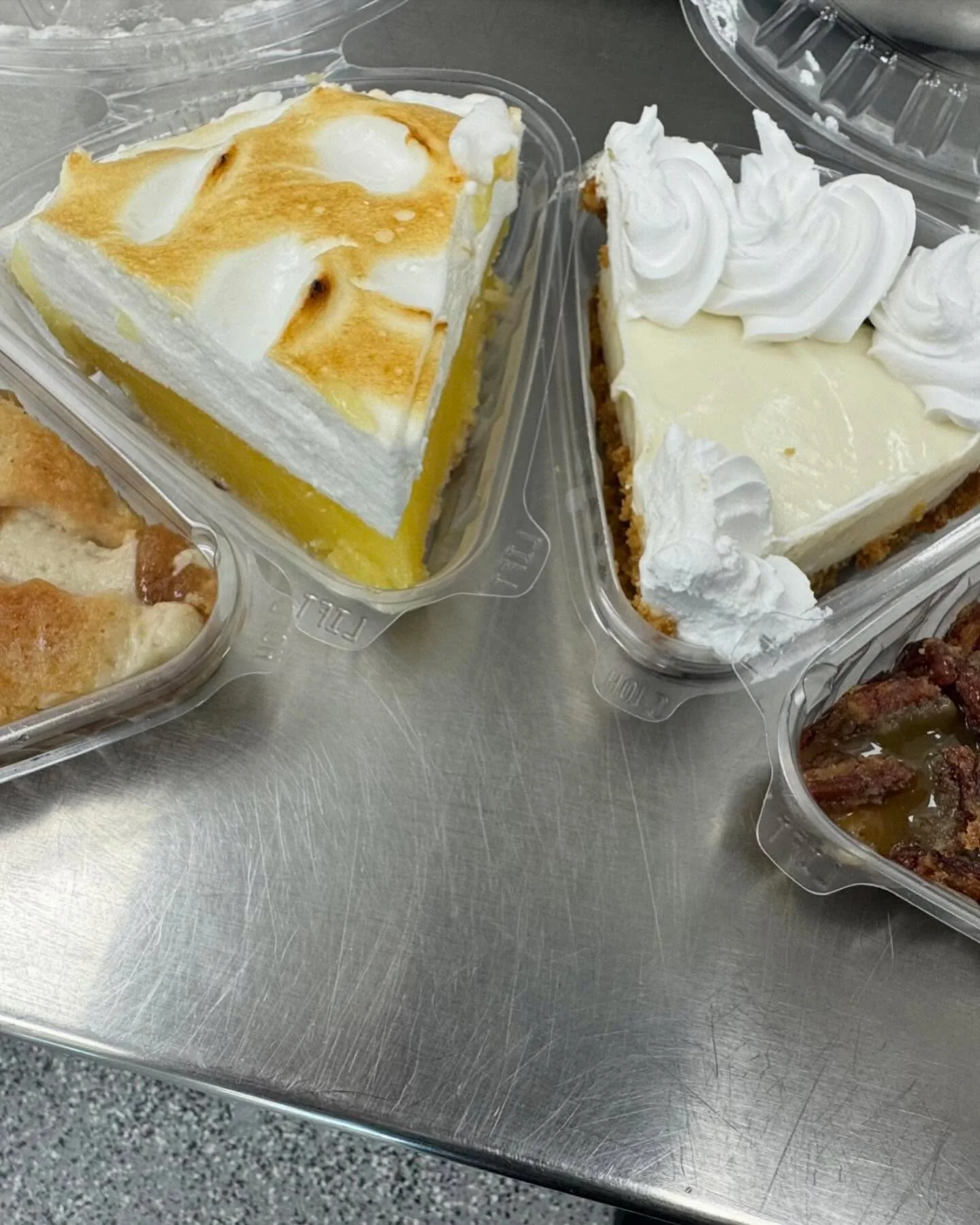 Lemon meringue and key lime pie added to our dessert line up 😋 come get some! #vicksfamoushamburgers #homeoftheultimateburger